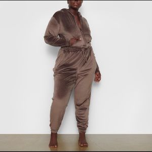 SKIMS velour sweatsuit NWT
